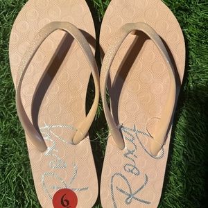 Roxy size 6 sandals